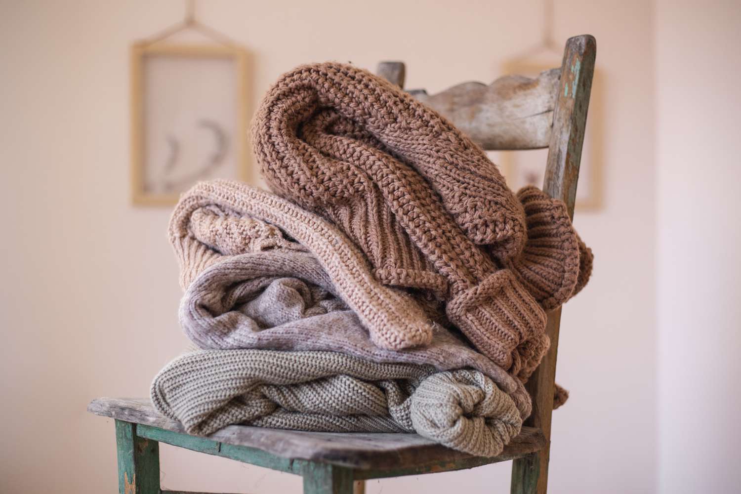 15 Methods to Repurpose Outdated Sweaters